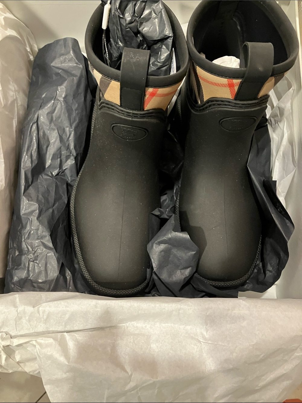 Burberry Black Rain Boots with Beige Vintage Check - Picture 2 of 12